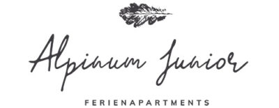 Ahornblatt mit Schriftzug Alpinum Junior Logo des Ferienapartments